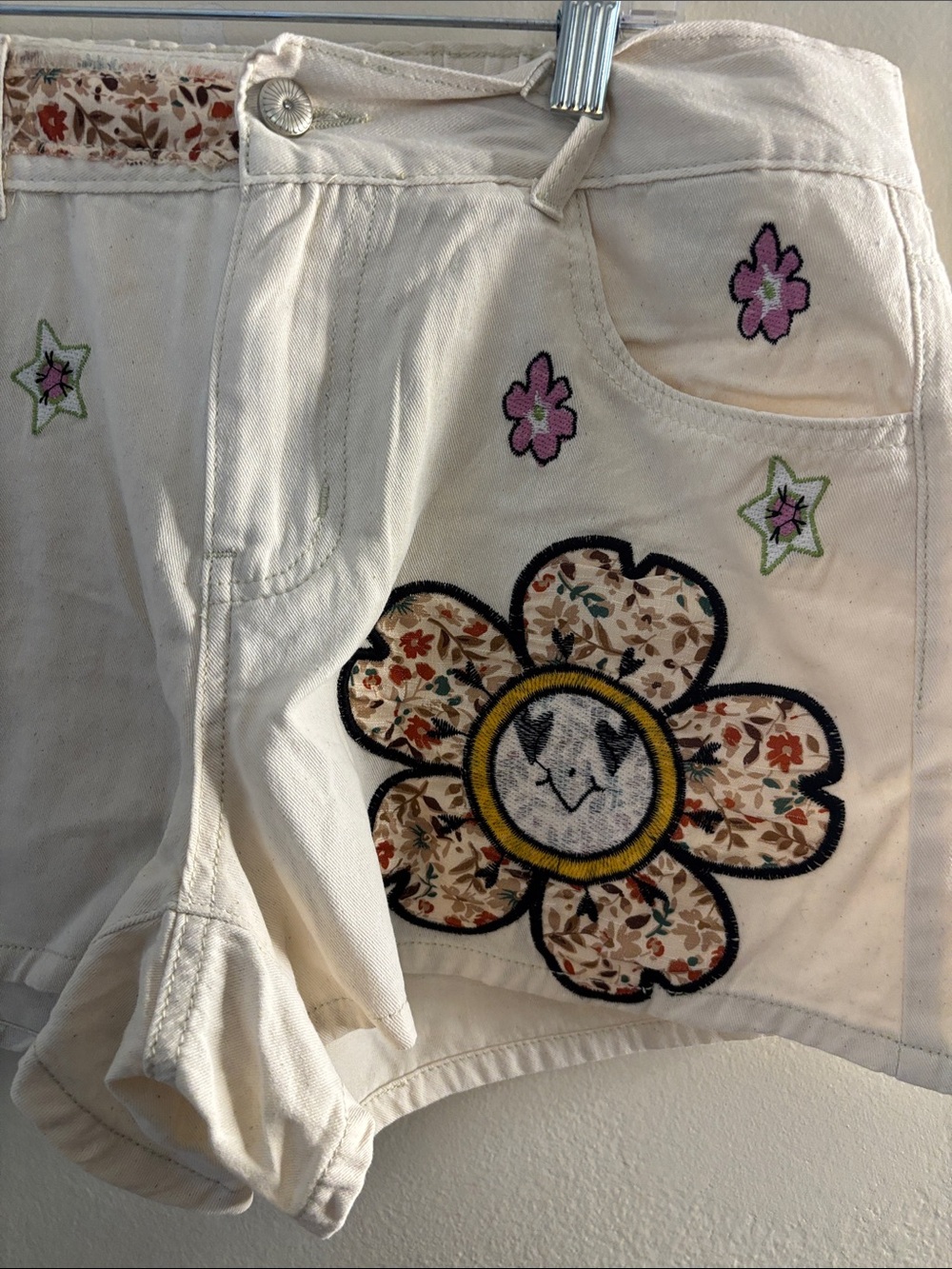 POL White Floral Patchwork Jean Shorts - Picture 3 of 7
